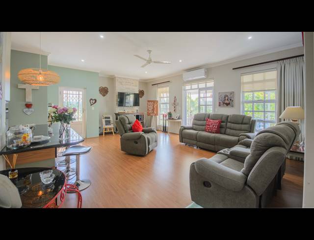 3 BEDROOM TOWNHOUSE FOR SALE IN SHELLY BEACH
